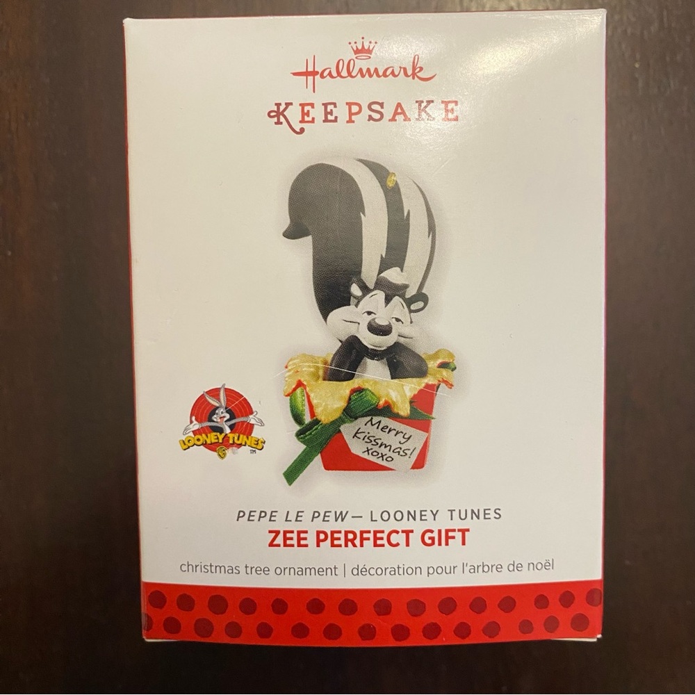 Hallmark Keepsake Looney Tunes Ornament with Red and Green Accents